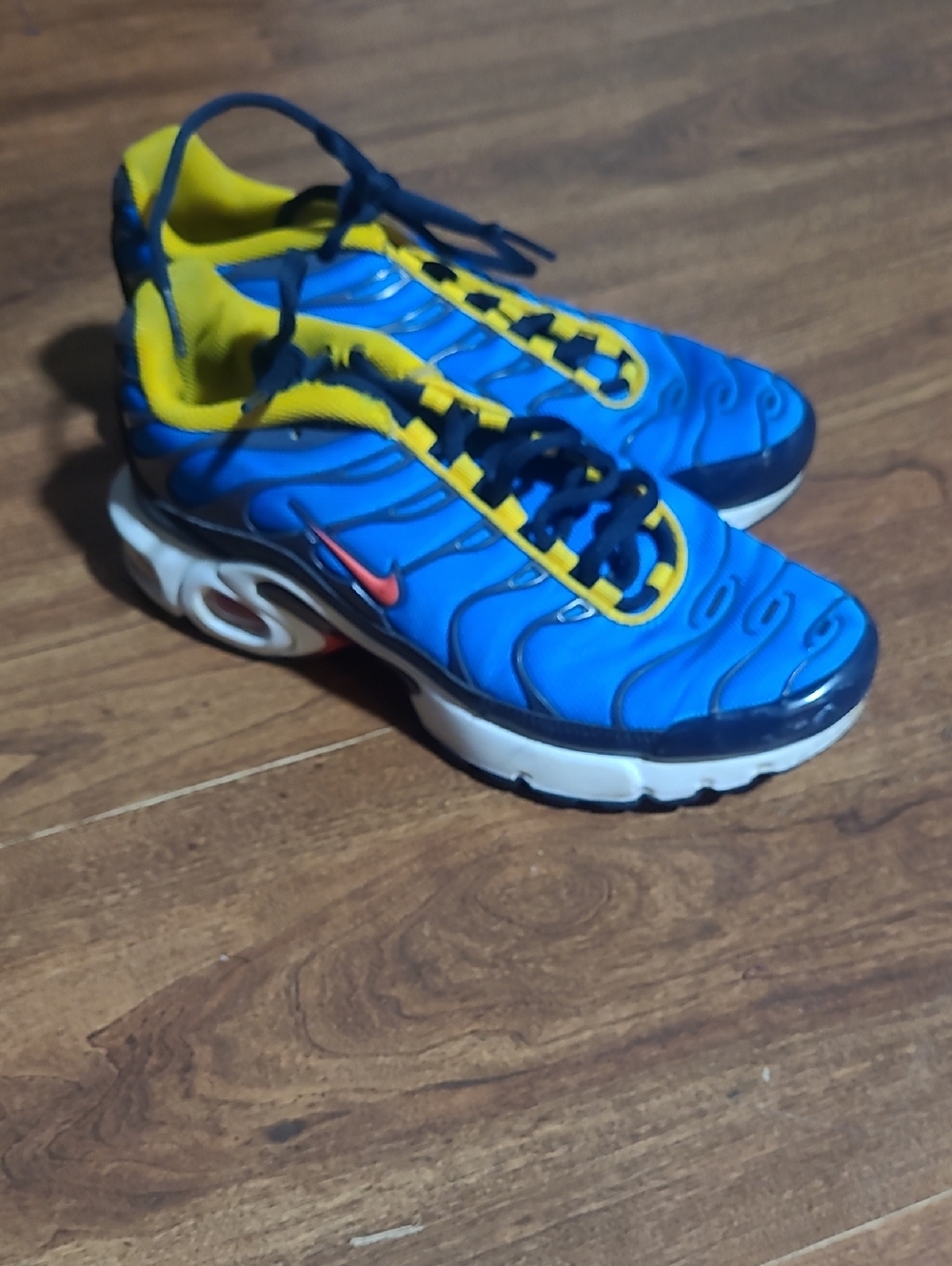 Nike Youth Blue & Yellow Running Sneakers with Red Swoosh Size 5.5 Youth